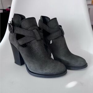 Kurt Geiger Carvela Nubuxk Leather Strappy Block Heeled Ankle Bootie US 7